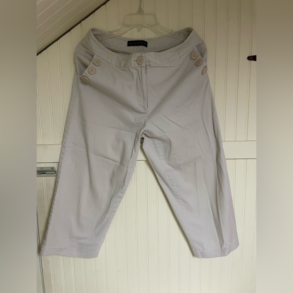 Harve Benard size 12 Tan. Used.
Good condition. Cropped.